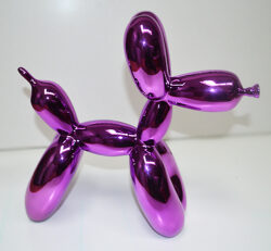 Jeff Kooons balloon dog violet